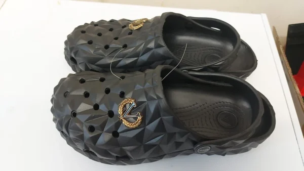 Crocs Style Classic Clog Sandals- Unisex Sizes from 38 to 45 - Image 3